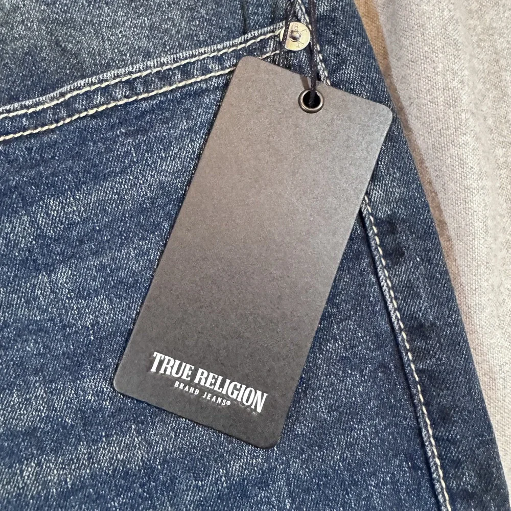True Religion Jeans Mens 38X32 Geno Relaxed Slim‎ SN Flap Denim Medium Wash